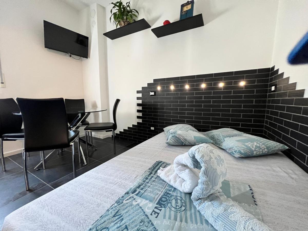 Blaxej, Nel Cuore Di Verona, Moderno Ed Elegante, 4 Posti Letto, Wi-Fi, Self Check In Lägenhet Exteriör bild