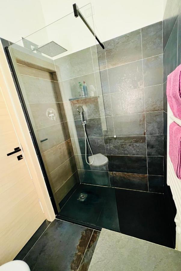 Blaxej, Nel Cuore Di Verona, Moderno Ed Elegante, 4 Posti Letto, Wi-Fi, Self Check In Lägenhet Exteriör bild